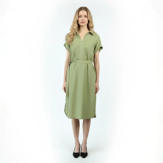 Robe chemise verte midi avec ceinture à nouer