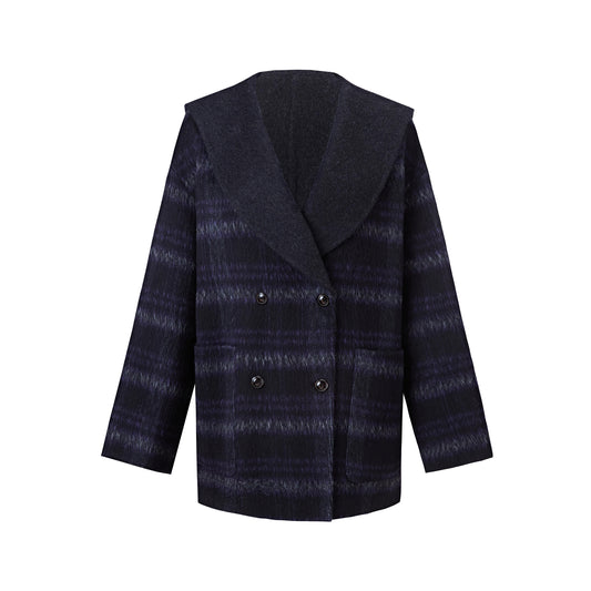 Manteau court à carreaux foncés avec col large croisé