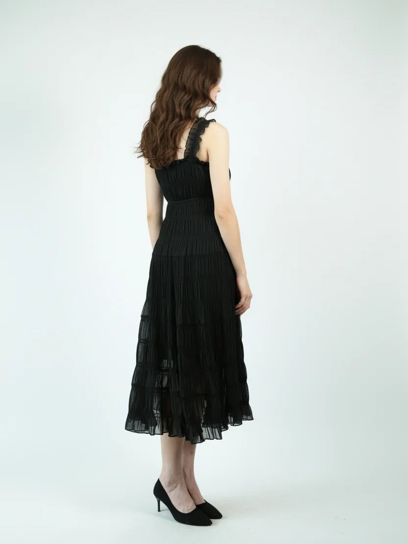 Robe noire midi à bretelles avec plis et volants