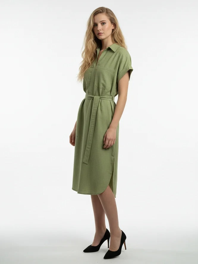 Robe chemise verte midi avec ceinture à nouer