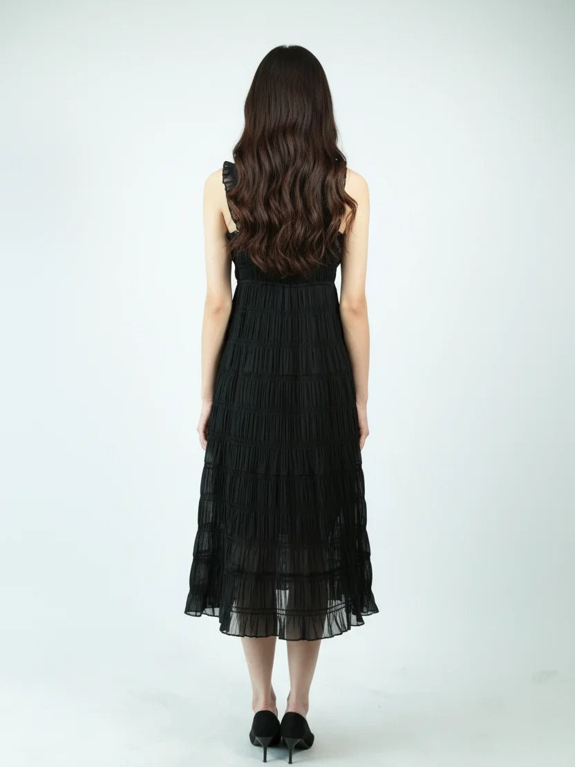 Robe noire midi à bretelles avec plis et volants